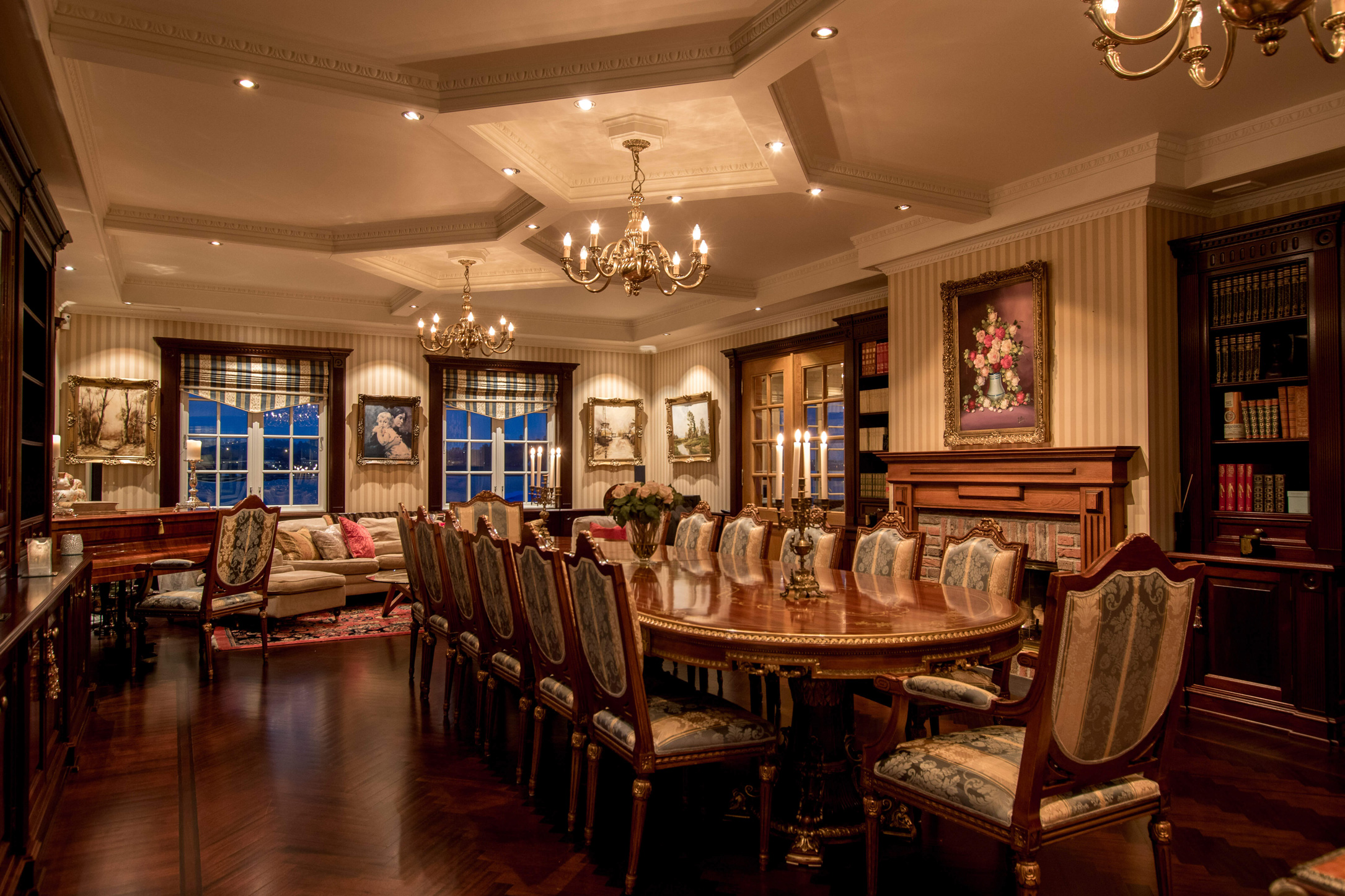 Wine, dine, entertain or invite business associates to a meeting in exceptional surroundings.